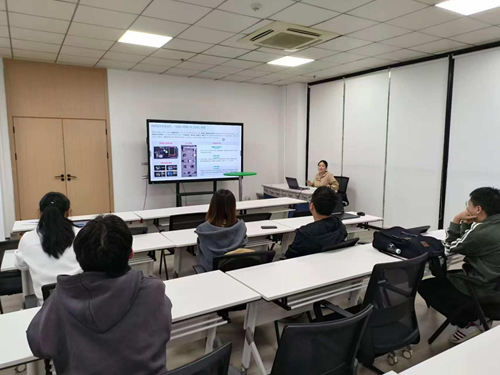 聚焦鴻蒙智聯場景，深化產教融合新篇——“智慧教育”工作室鴻蒙項目會議側記